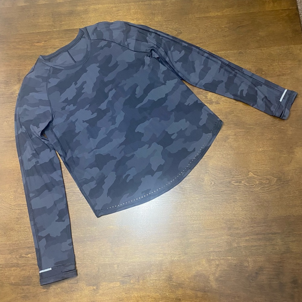 Lululemon rise and run long sleeve
